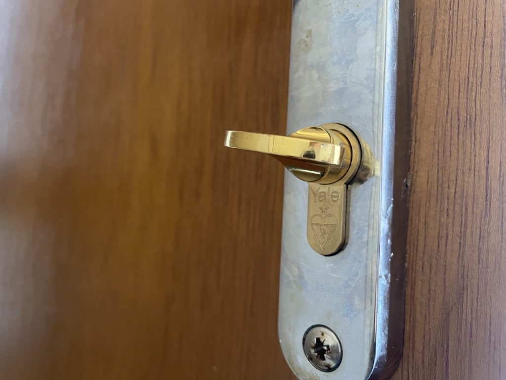 battersea locksmith SW8 lock change solutions