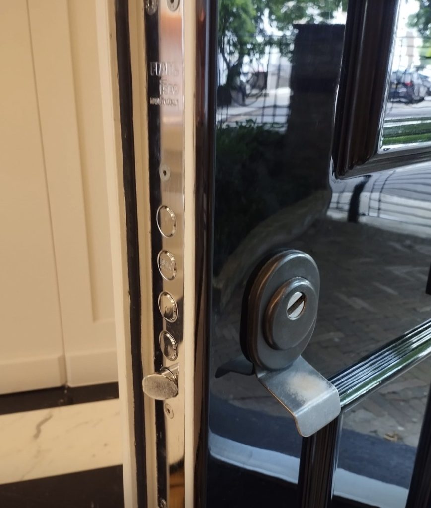 emergency locksmith cost london